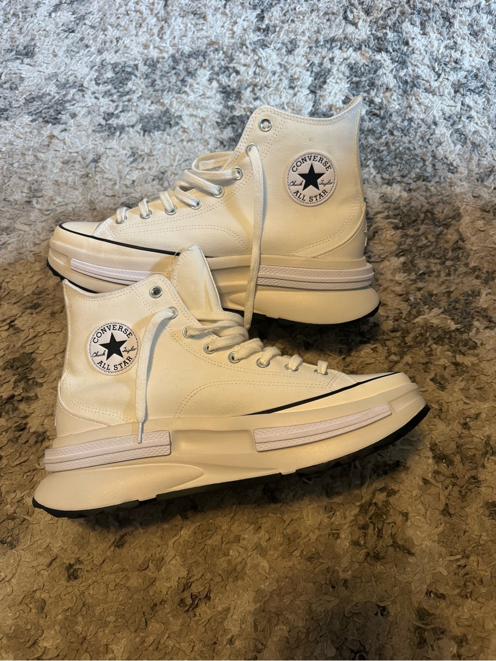 Converse Chuck Taylor All Star
Run Star Motion CX Platform
High Tops Men's 10.5